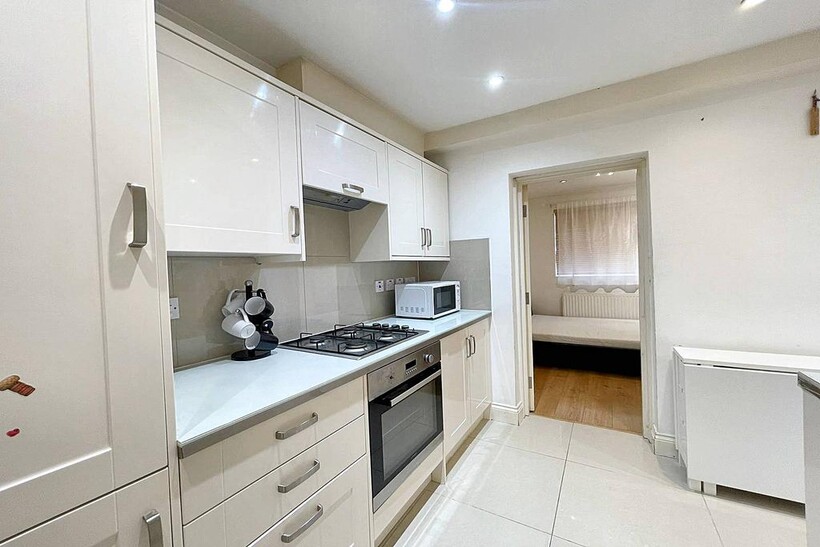 Sherwood Road, Harrow HA2 2 bed flat to rent - £1,750 pcm (£404 pw)
