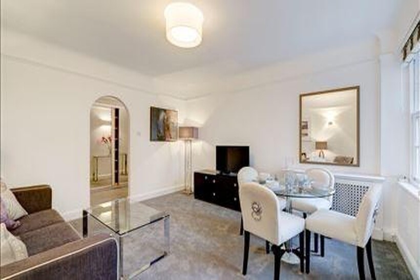 Chelsea, London. SW3 2 bed apartment to rent - £4,030 pcm (£930 pw)