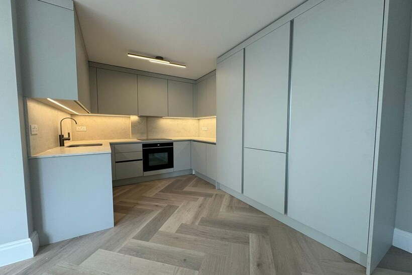 Brick Lane, London E1 1 bed apartment to rent - £2,150 pcm (£496 pw)