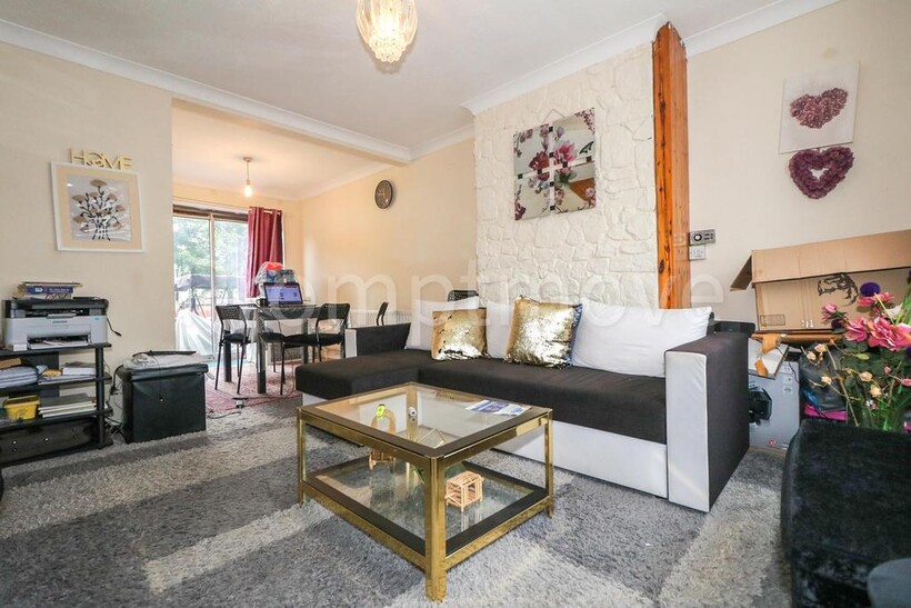 Dallow Road Luton LU1 1TD 2 bed semi-detached house to rent - £1,300 pcm (£300 pw)