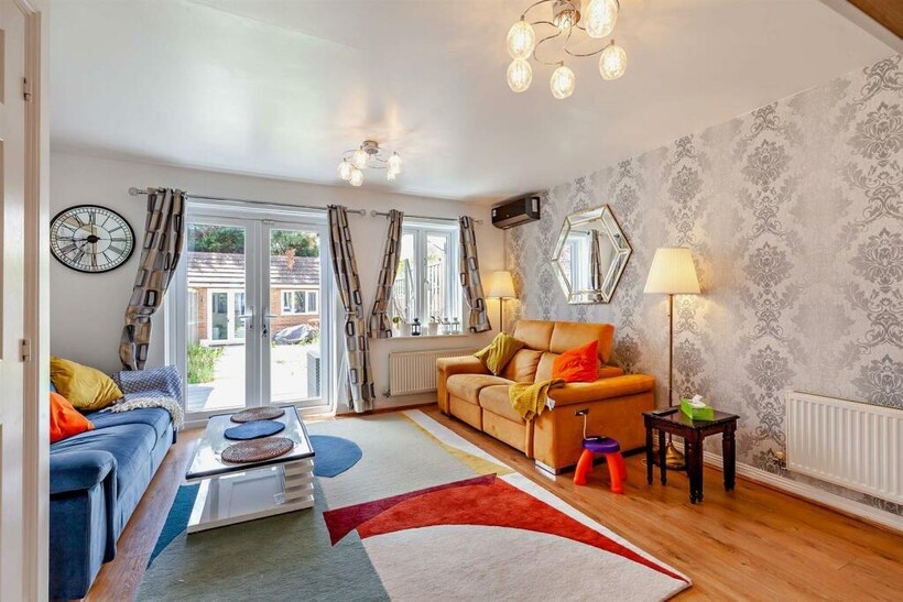 Nightingale Crescent, Harold Wood RM3 3 bed terraced house to rent - £2,700 pcm (£623 pw)