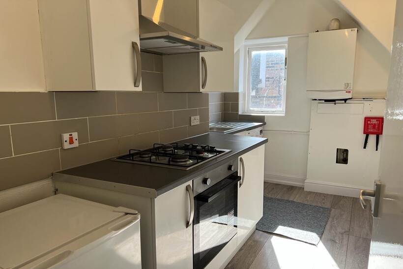Crescent Road, Luton LU2 1 bed flat to rent - £975 pcm (£225 pw)