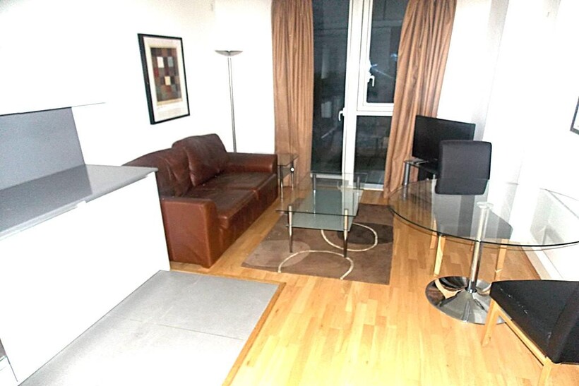 Times Square, London E1 1 bed apartment to rent - £2,400 pcm (£554 pw)