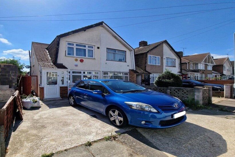 Malvern Road, Hayes UB3 2 bed terraced house to rent - £2,200 pcm (£508 pw)