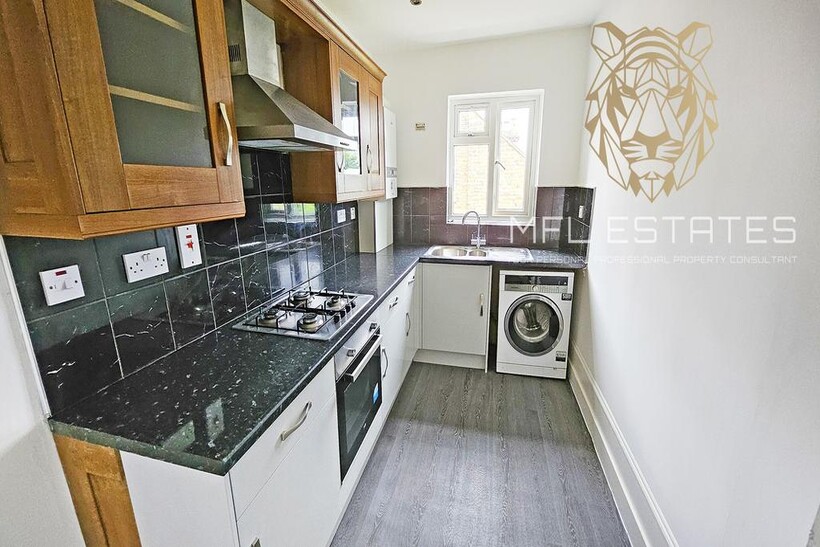 Cintra Park, Crystal Palace SE19 2 bed flat to rent - £1,650 pcm (£381 pw)