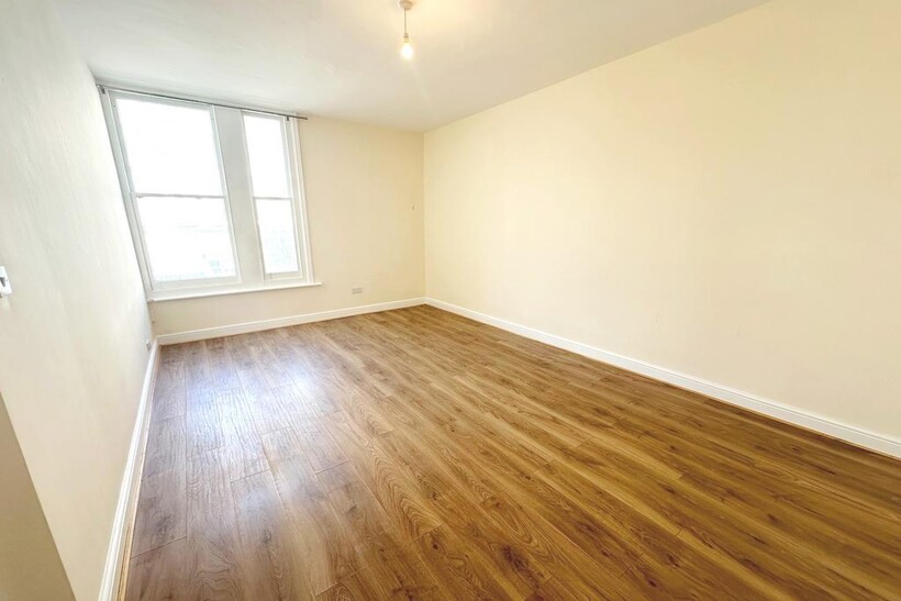 Church Road, Hove BN3 2 bed flat to rent - £1,300 pcm (£300 pw)