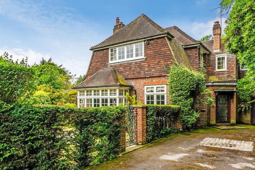Knowl Hill, Woking GU22 4 bed detached house to rent - £5,000 pcm (£1,154 pw)