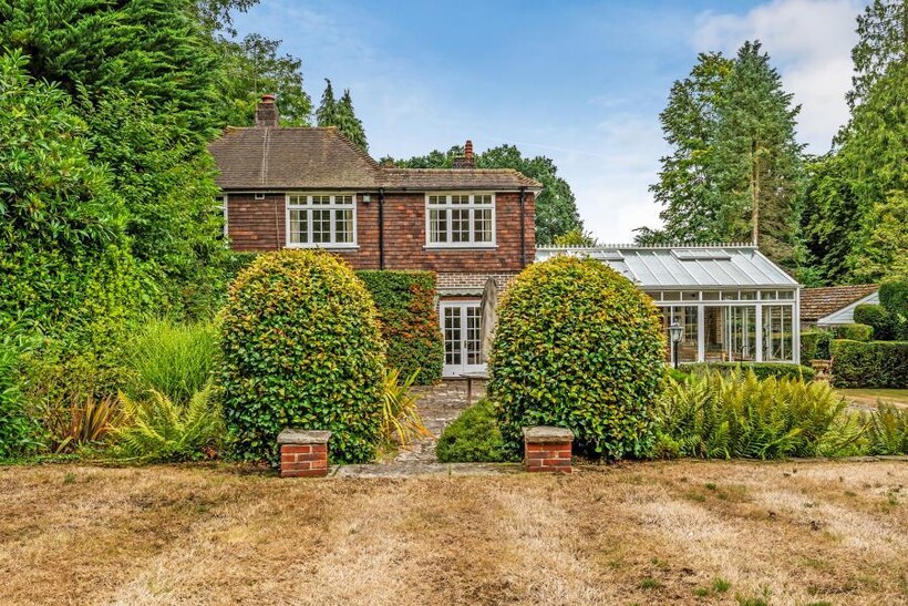 Knowl Hill, Woking GU22 4 bed detached house to rent - £5,000 pcm (£1,154 pw)