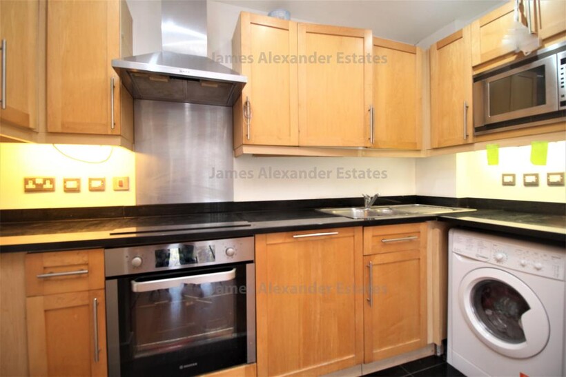 Lyon Road, Harrow HA1 2 bed apartment to rent - £1,800 pcm (£415 pw)