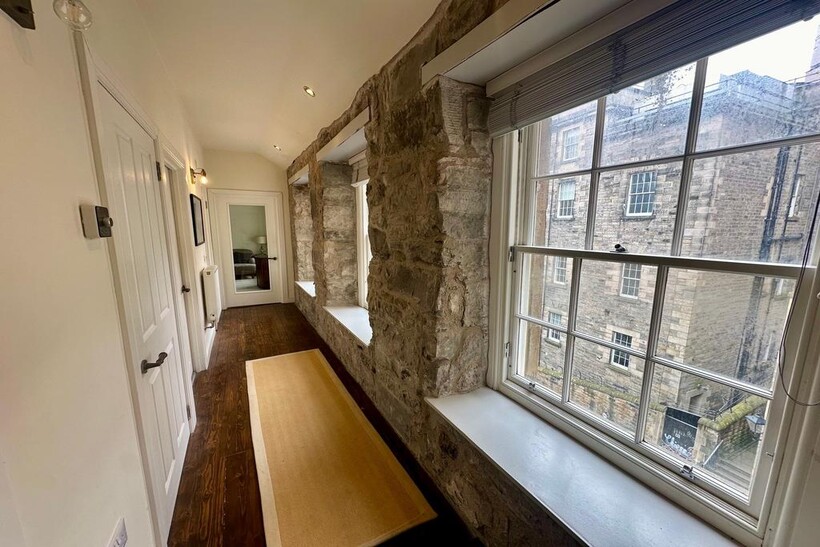 Old Fishmarket Close, Edinburgh EH1 2 bed apartment to rent - £1,895 pcm (£437 pw)