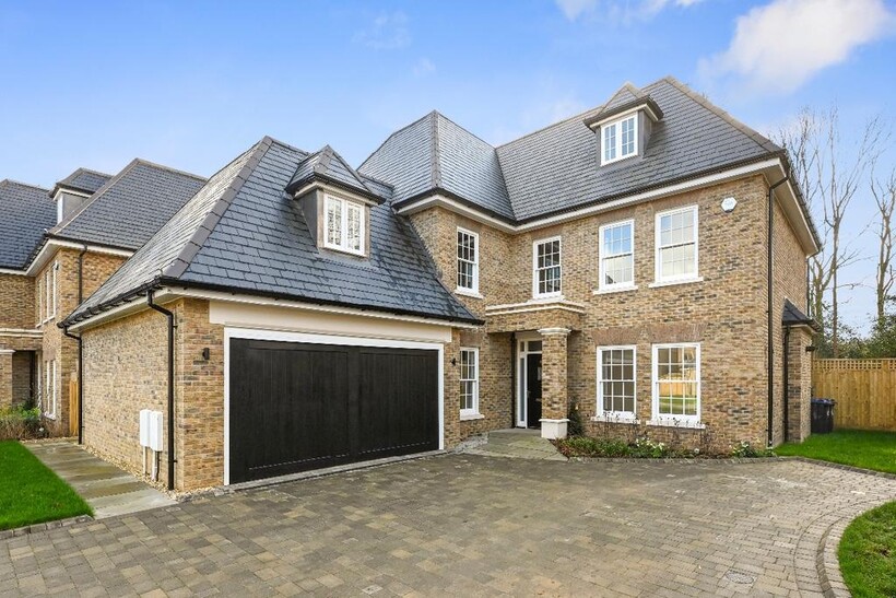 Broadoaks Park Road, West Byfleet... 6 bed detached house to rent - £8,950 pcm (£2,065 pw)
