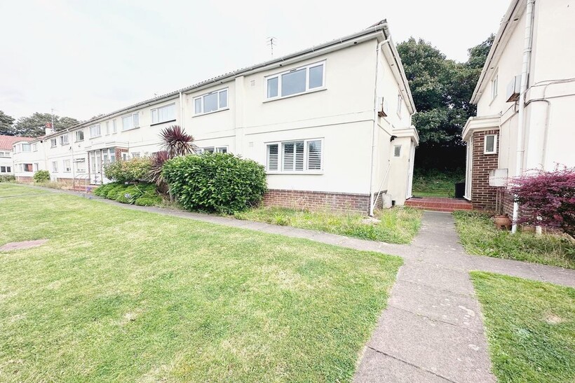 Links Close, Portslade BN41 2 bed flat to rent - £1,500 pcm (£346 pw)