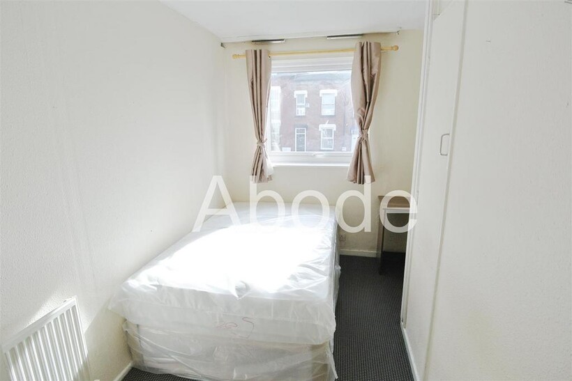 Woodsley Road, Hyde Park, Leeds 6 bed house to rent - £2,500 pcm (£577 pw)