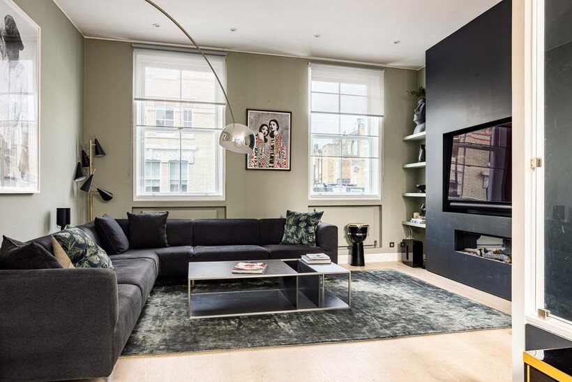 London W11 2 bed apartment to rent - £12,783 pcm (£2,950 pw)