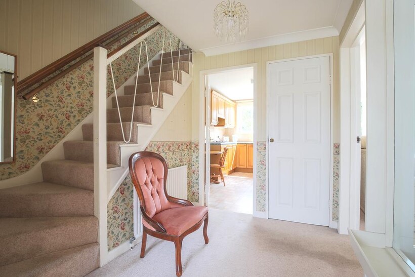 Godley Road, West Byfleet KT14 3 bed detached house to rent - £2,300 pcm (£531 pw)