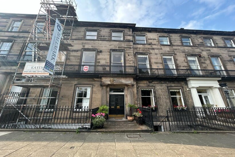 Regent Terrace, New Town, Edinburgh, EH7 3 bed flat to rent - £2,650 pcm (£612 pw)