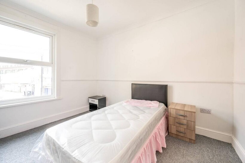Manor Park Road, Manor Park, London, E12 6 bed terraced house to rent - £7,501 pcm (£1,731 pw)