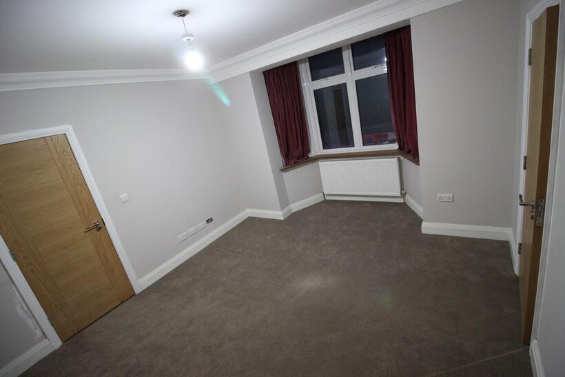 Conolly Road, London W7 1 bed flat to rent - £1,500 pcm (£346 pw)