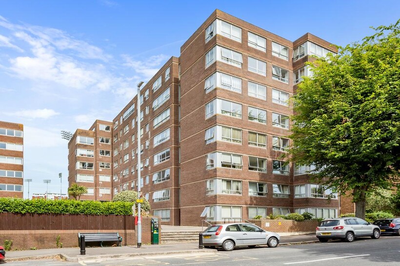 Eaton Road, Hove BN3 2 bed flat to rent - £1,695 pcm (£391 pw)