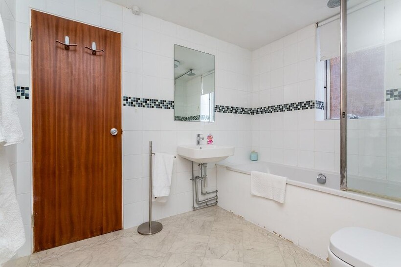 Eaton Road, Hove BN3 2 bed flat to rent - £1,695 pcm (£391 pw)