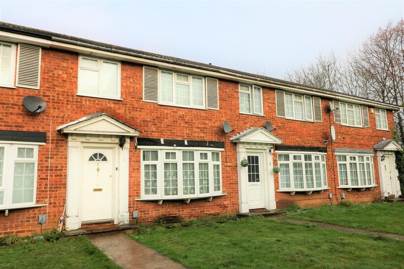 Bideford Gardens Luton LU3 1UE 3 bed terraced house to rent - £1,450 pcm (£335 pw)