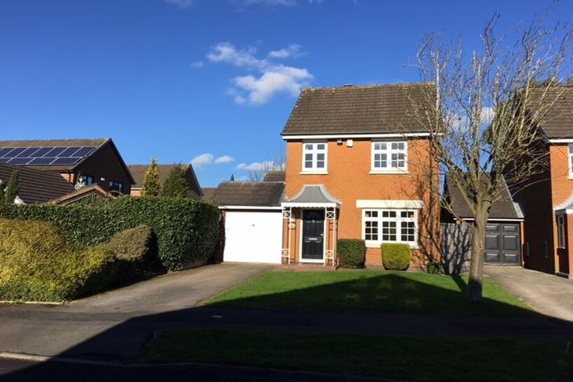 Westgrove Avenue, Solihull B90 3 bed detached house to rent - £1,350 pcm (£312 pw)