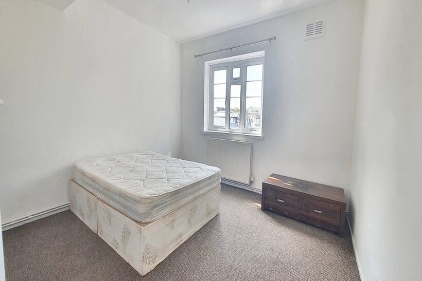 Lady Margaret Road, Southall UB1 3 bed flat to rent - £2,500 pcm (£577 pw)