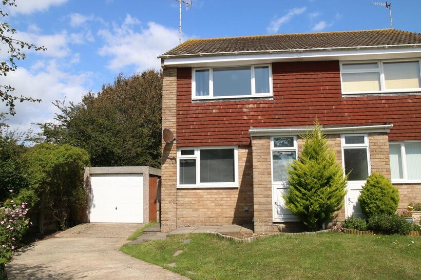 Belvedere Gardens, Seaford BN25 2 bed house to rent - £1,450 pcm (£335 pw)