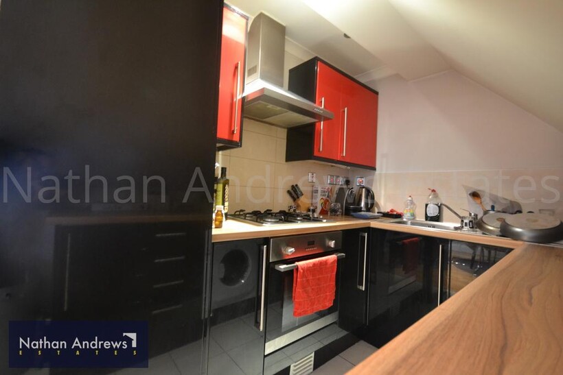 Uxbridge Road, London W12 2 bed flat to rent - £1,995 pcm (£460 pw)