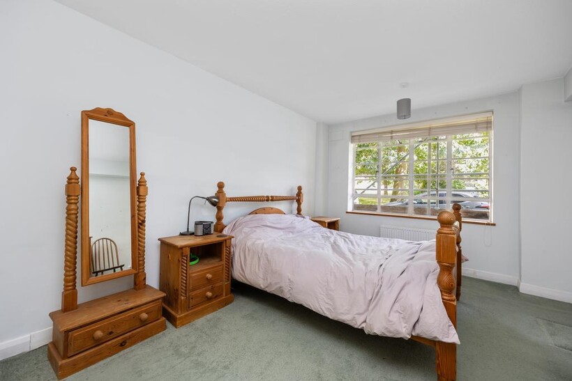 Furze Hill, Hove BN3 3 bed flat to rent - £2,350 pcm (£542 pw)