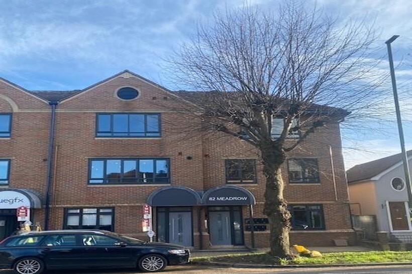 Meadrow, Godalming GU7 1 bed flat to rent - £1,200 pcm (£277 pw)