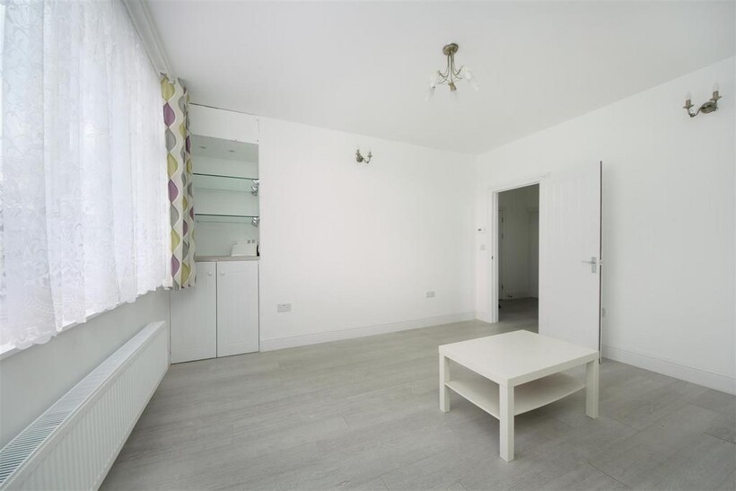 Eagle Road, HA0 2 bed apartment to rent - £2,400 pcm (£554 pw)