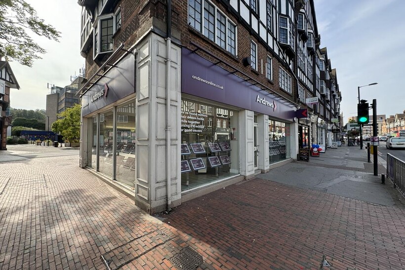 Brighton Road, Purley CR8 Retail property (high street) to rent - £2,708 pcm (£625 pw)