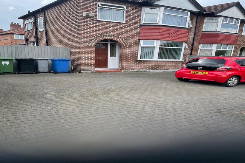 Moss Lane, Hale WA15 3 bed semi-detached house to rent - £1,595 pcm (£368 pw)