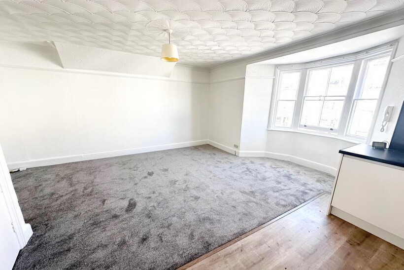 Cavendish Place, Eastbourne BN21 1 bed flat to rent - £850 pcm (£196 pw)