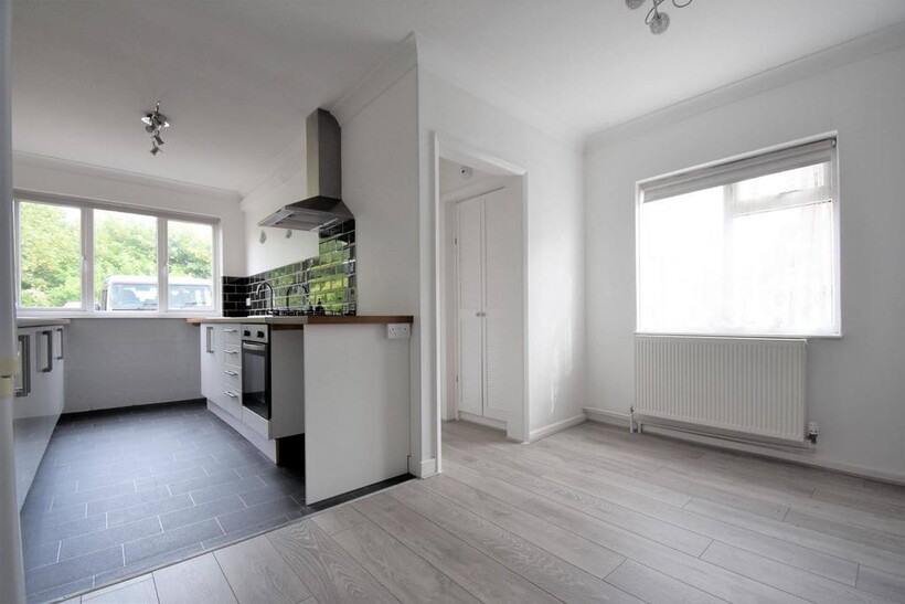 Sandown Road, Sandown PO36 3 bed ground floor flat to rent - £1,050 pcm (£242 pw)
