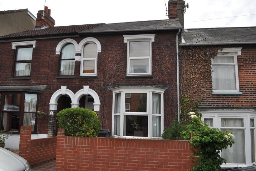 Belle Vue Road, Ipswich IP4 2 bed terraced house to rent - £945 pcm (£218 pw)