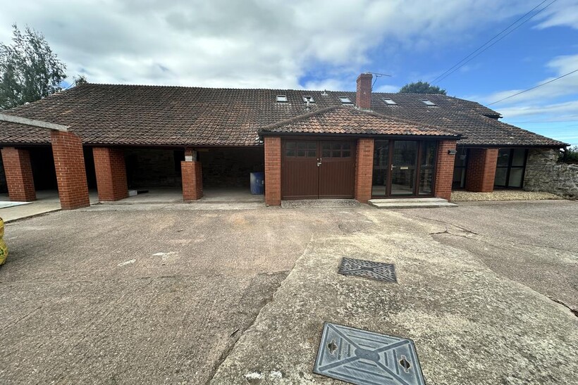 Broad Lane, North Curry, Taunton TA3 3 bed detached house to rent - £1,700 pcm (£392 pw)