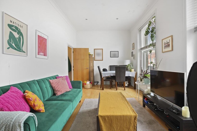 Kingsland High Street, London E8 1 bed flat to rent - £1,850 pcm (£427 pw)