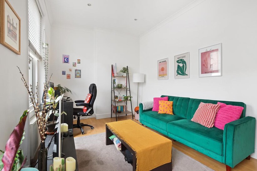 Kingsland High Street, London E8 1 bed flat to rent - £1,850 pcm (£427 pw)