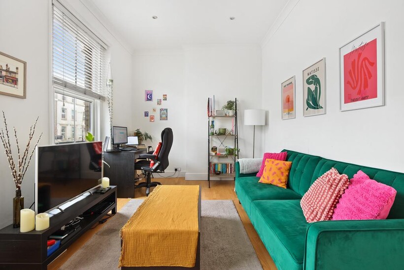 Kingsland High Street, London E8 1 bed flat to rent - £1,850 pcm (£427 pw)