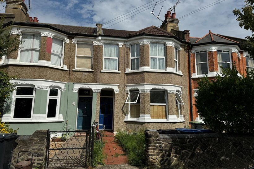 Beech Road, London N11 2 bed flat to rent - £1,450 pcm (£335 pw)