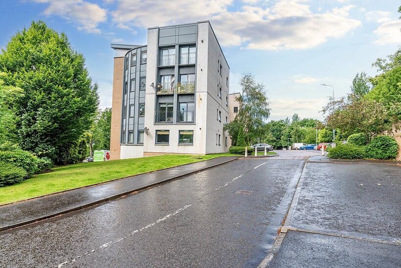 CALDERPARK TERRACE, UDDINGSTON G71 2 bed flat to rent - £795 pcm (£183 pw)