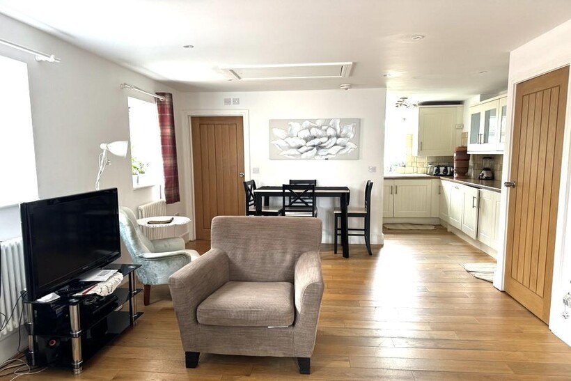 Frimley Road, Camberley GU15 1 bed maisonette to rent - £1,300 pcm (£300 pw)