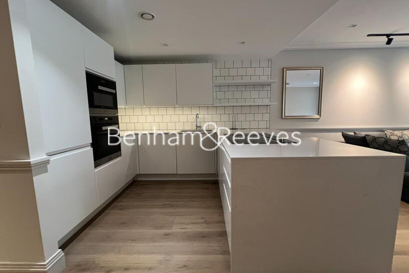 Queens Wharf, Hammersmith W6 1 bed apartment to rent - £2,850 pcm (£658 pw)
