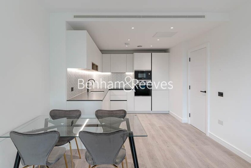 Glenthorne Road, Hammersmith W6 2 bed apartment to rent - £3,600 pcm (£831 pw)