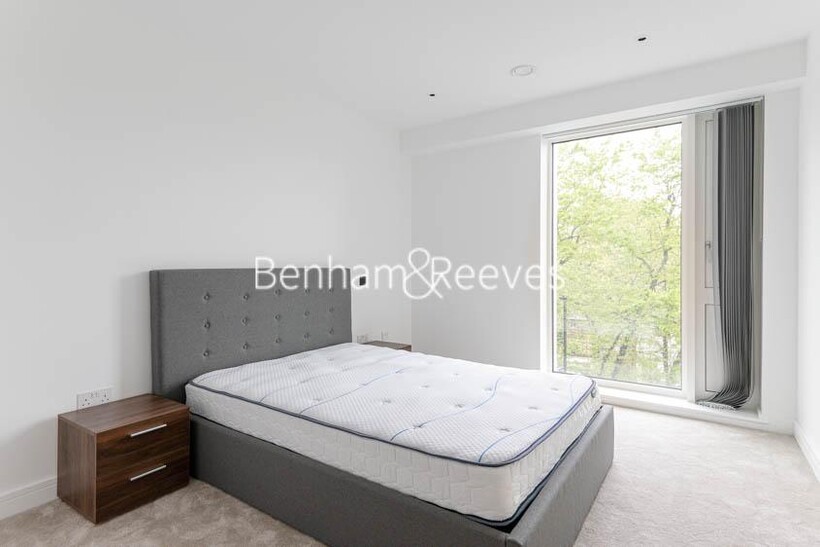 Glenthorne Road, Hammersmith W6 2 bed apartment to rent - £3,600 pcm (£831 pw)