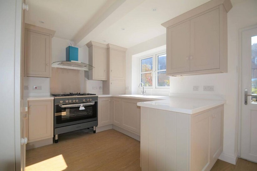 Redshank Way, Newport PO30 4 bed townhouse to rent - £1,200 pcm (£277 pw)