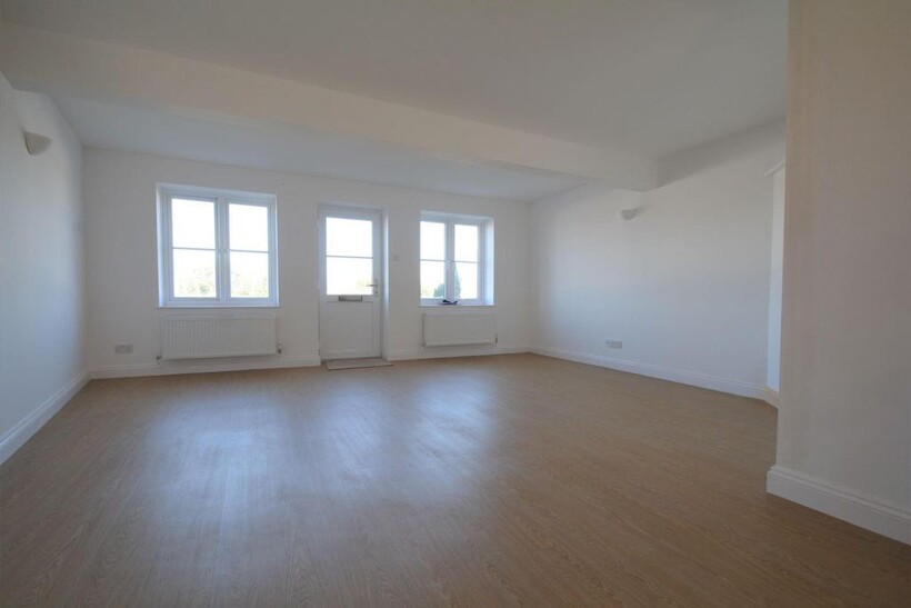 Redshank Way, Newport PO30 4 bed townhouse to rent - £1,200 pcm (£277 pw)