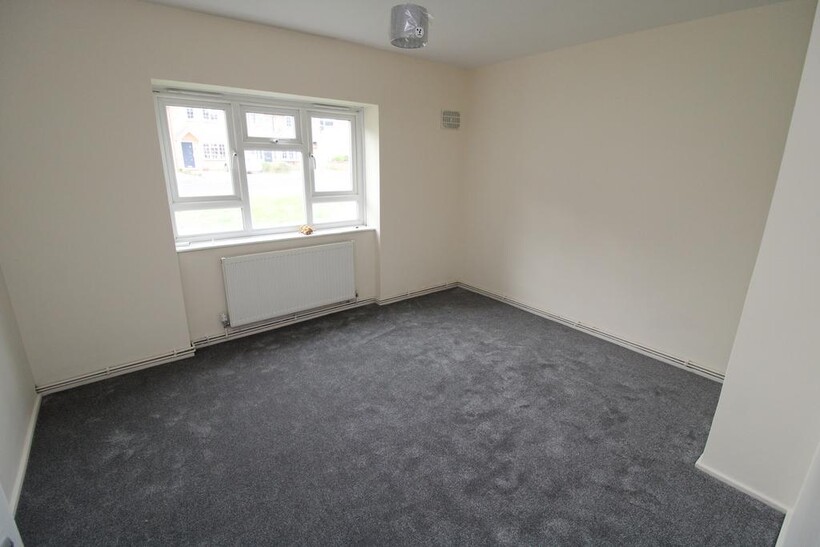 Eastham Crescent, Brentwood CM13 2 bed flat to rent - £1,150 pcm (£265 pw)